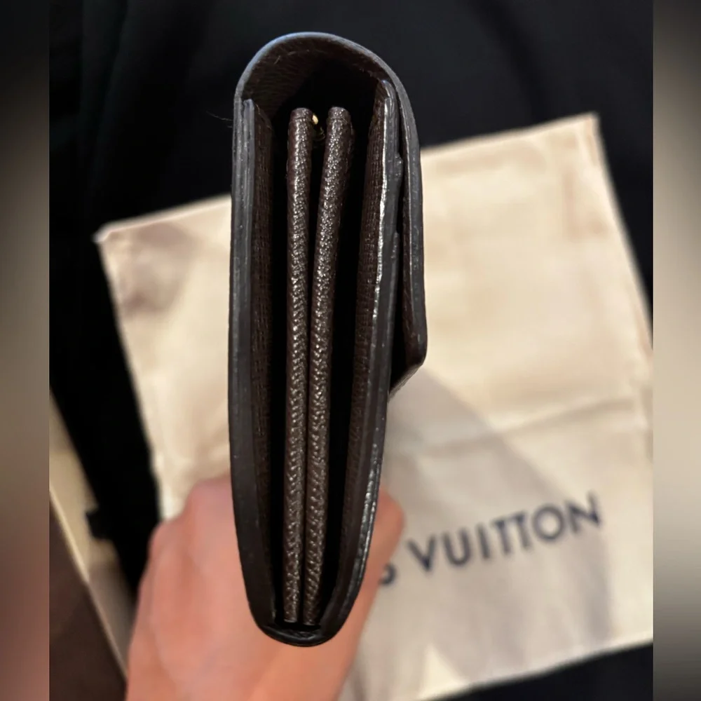 Louis Vuitton Sarah Wallet in the Damier Ebene - Picture 5 of 12